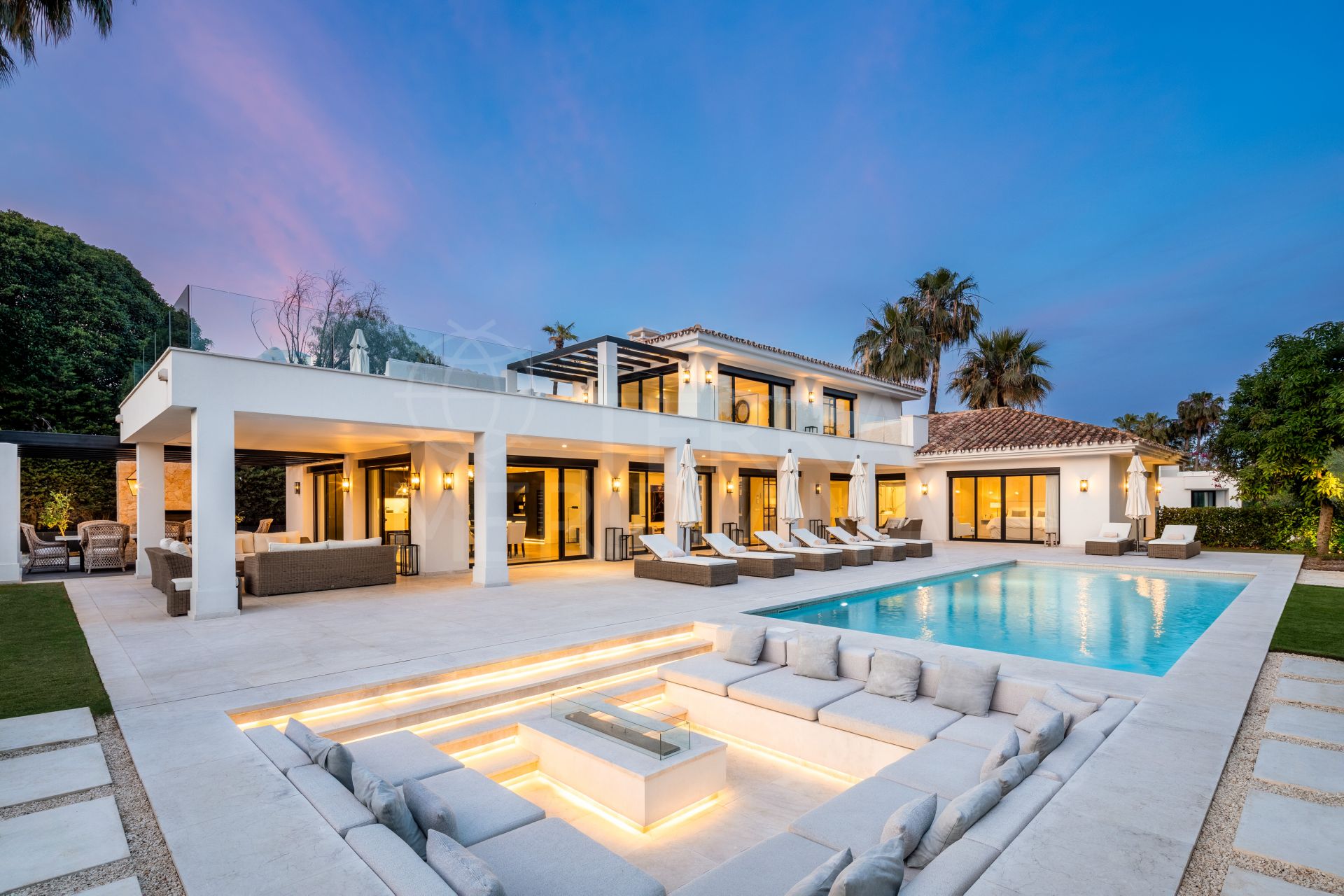 Luxury villa with sunken lounge and pool in Marbella